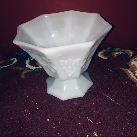 Vintage octagon milk glass compote with grapes and vines. - Picture 5 of 9